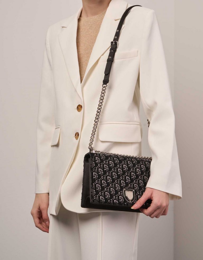 Dior Diorama Medium Black Front  | Sell your designer bag on Saclab.com