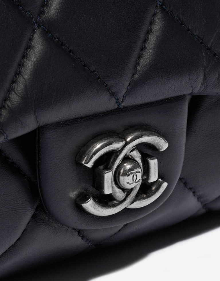 Chanel Timeless Jumbo DarkBlue Closing System  | Sell your designer bag on Saclab.com