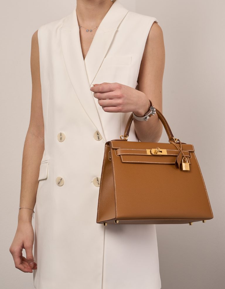 Hermès Kelly 28 Gold Sizes Worn | Sell your designer bag on Saclab.com