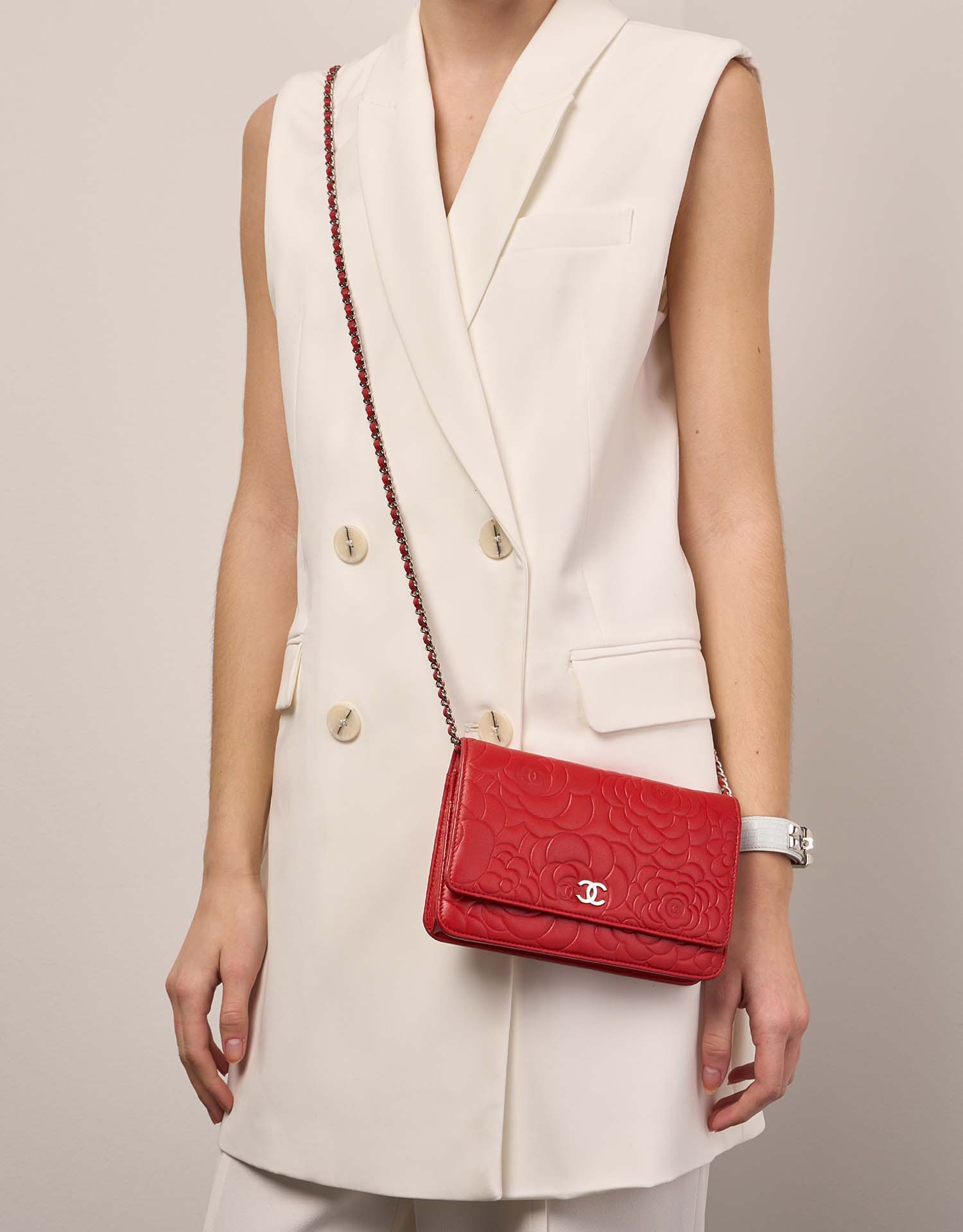 Chanel Camellia WOC Red Sizes Worn | Vendez votre sac de créateur sur Saclab.com