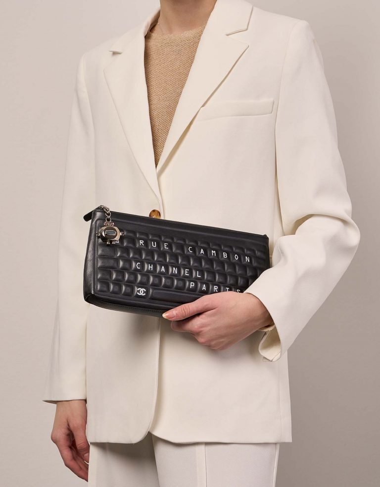 Pre-owned Chanel bag Keyboard Clutch Calf Black Black Front | Sell your designer bag on Saclab.com