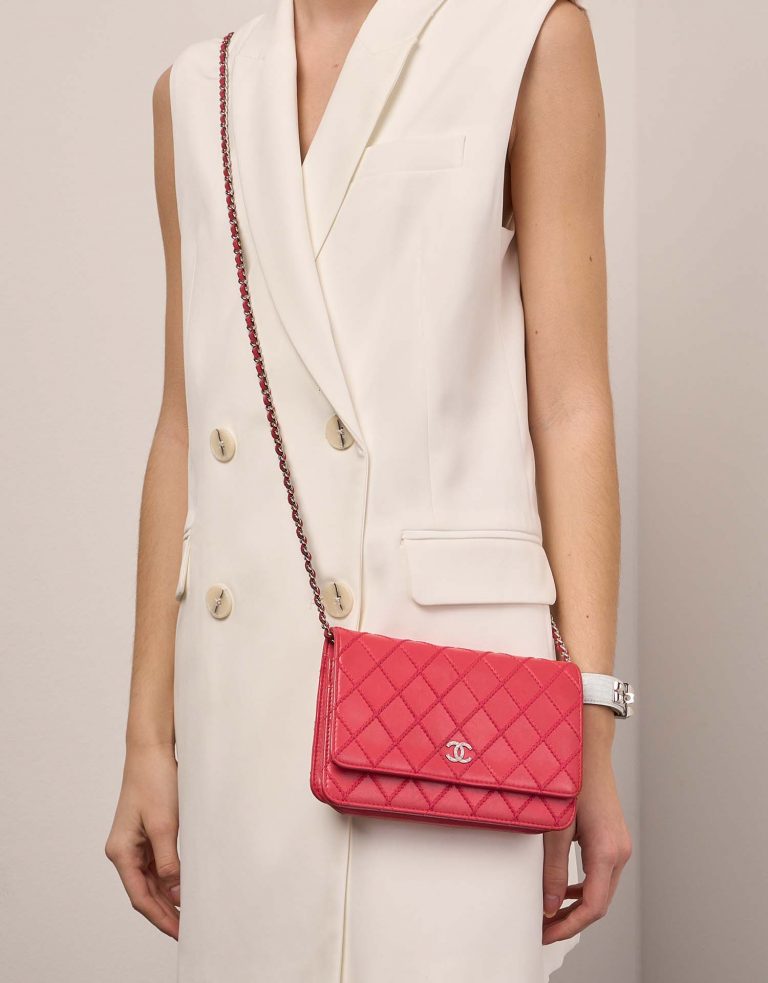 Gebrauchte Chanel Tasche Timeless WOC Lammleder Red Red Front | Verkaufen Sie Ihre Designer-Tasche auf Saclab.com