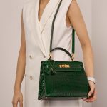 Hermès Kelly 28 VertEmeralde Sizes Worn 1 | Sell your designer bag on Saclab.com