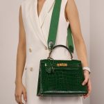 Hermès Kelly 28 VertEmeralde Sizes Worn| Sell your designer bag on Saclab.com