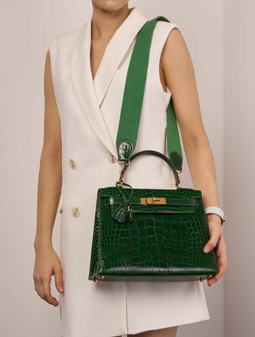 Hermès Kelly 28 VertEmeralde Sizes Worn| Sell your designer bag on Saclab.com