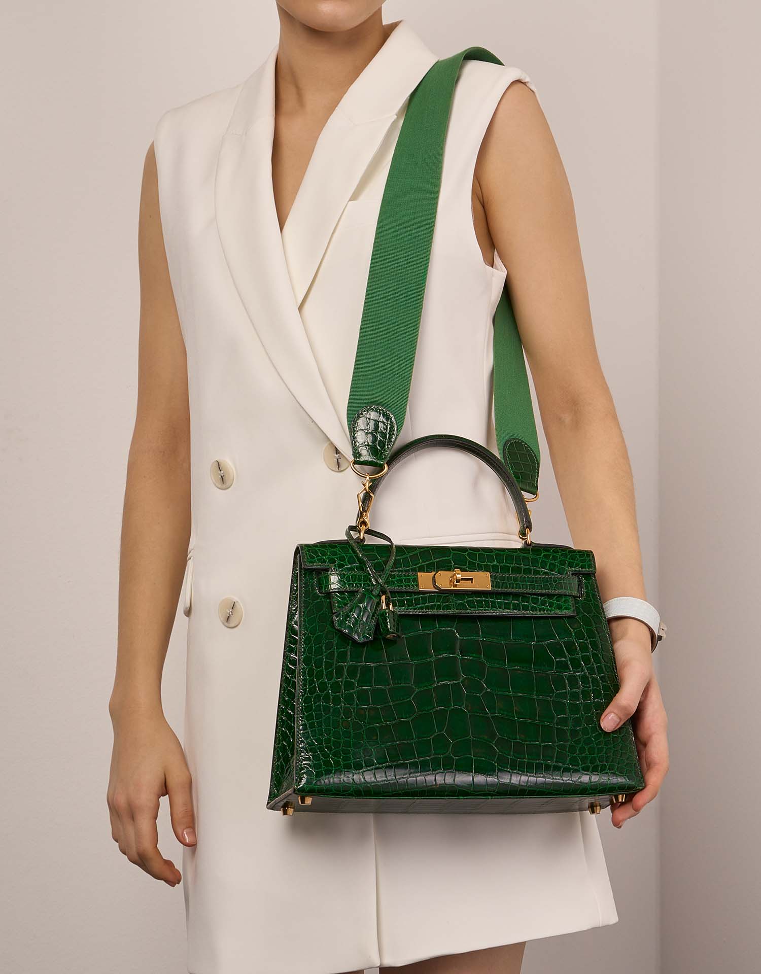 Hermès Kelly 28 VertEmeralde Größen Getragen| Verkaufen Sie Ihre Designer-Tasche auf Saclab.com