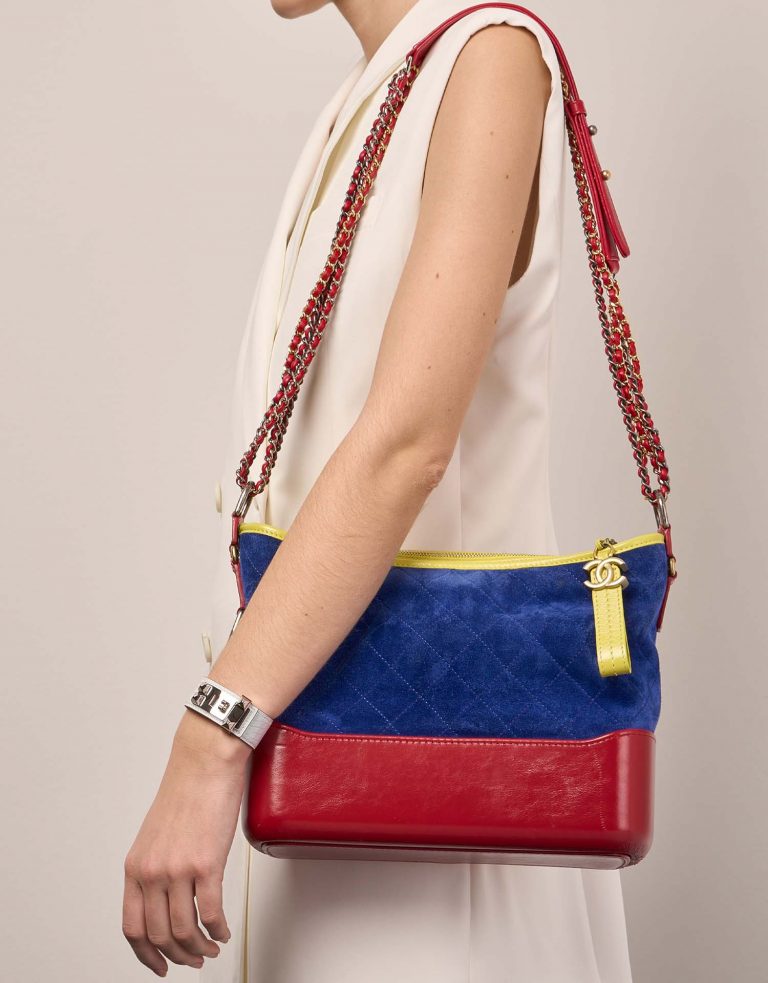 Pre-owned Chanel Tasche Gabrielle Medium Kalbsleder / Wildleder Blau / Rot / Gelb Blau Front | Verkaufen Sie Ihre Designer-Tasche auf Saclab.com