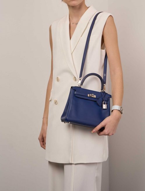 Hermès Kelly 25 BlueSaphir Sizes Worn | Sell your designer bag on Saclab.com