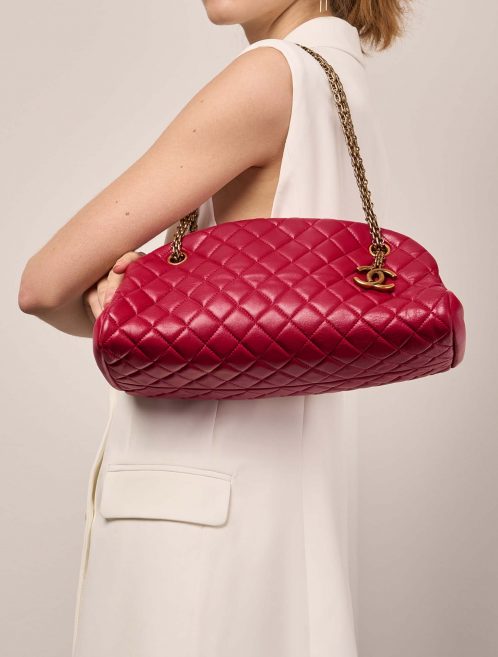 Chanel BowlingMademoiselle Medium RaspberryRed Sizes Worn | Sell your designer bag on Saclab.com
