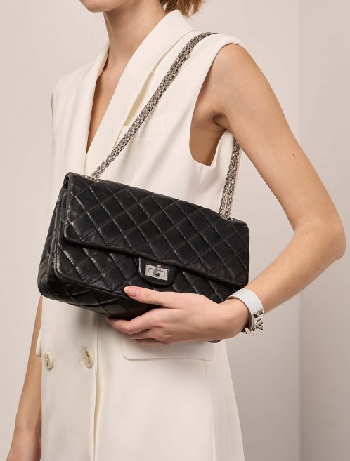 Chanel 255Reissue 226 Black Sizes Worn | Sell your designer bag on Saclab.com