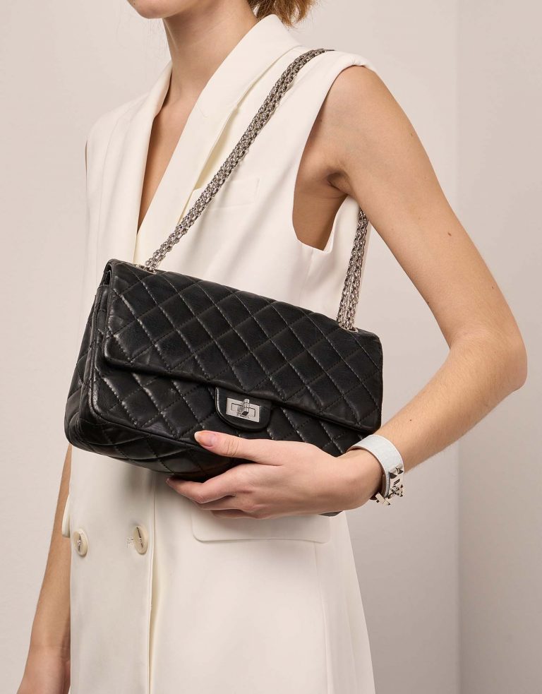 Pre-owned Chanel bag 2.55 Reissue 226 Lamb Black Black Front | Sell your designer bag on Saclab.com