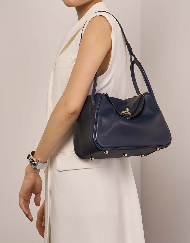 Pre-owned Hermès bag Lindy Touch 26 Veau Volupto / Crocodile Niloticus Blue Nuit / Blue Marine Blue Front | Sell your designer bag on Saclab.com