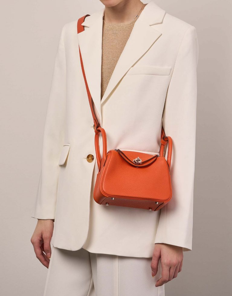 Pre-owned Hermès bag Lindy 20 Mini Taurillon Clemence Feu Orange Front | Sell your designer bag on Saclab.com