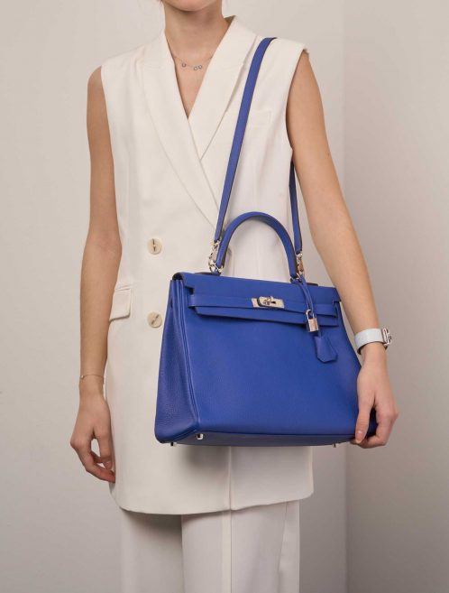 Hermès Kelly 35 BlueElectrique Sizes Worn | Sell your designer bag on Saclab.com