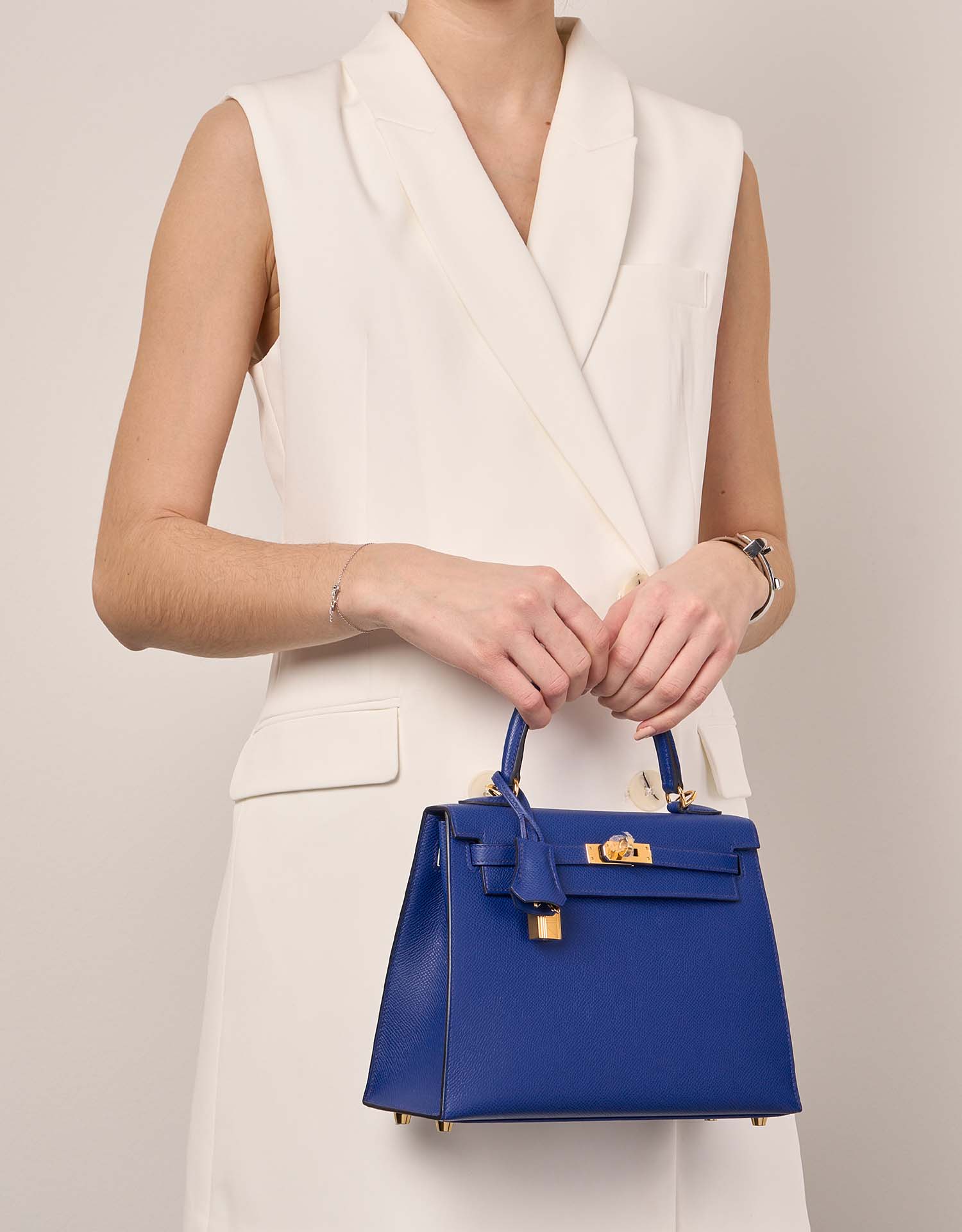 Hermès Kelly 25 BleuRoyal Größen Getragen | Verkaufen Sie Ihre Designer-Tasche auf Saclab.com