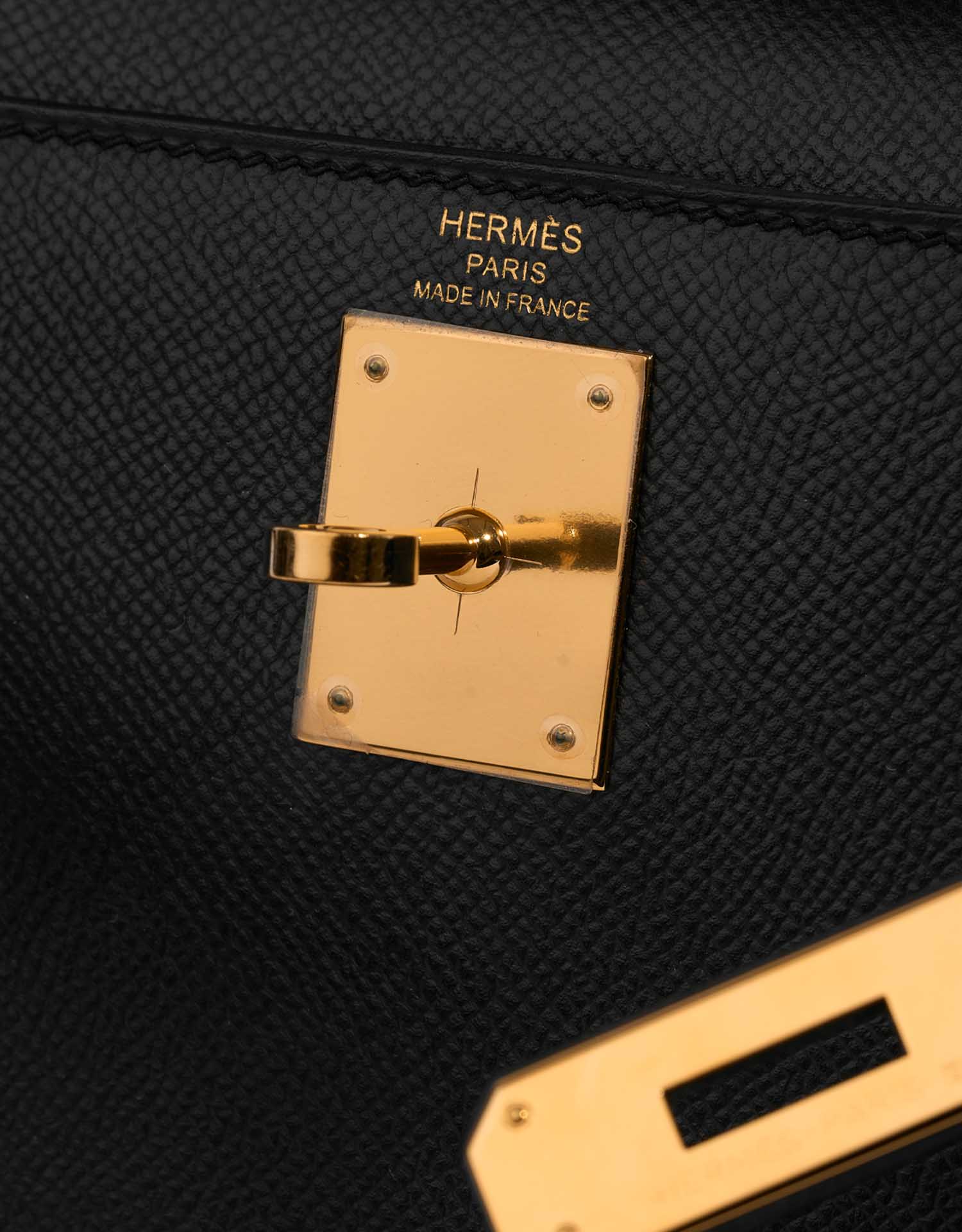 Hermès Kelly 28 Black Logo  | Sell your designer bag on Saclab.com