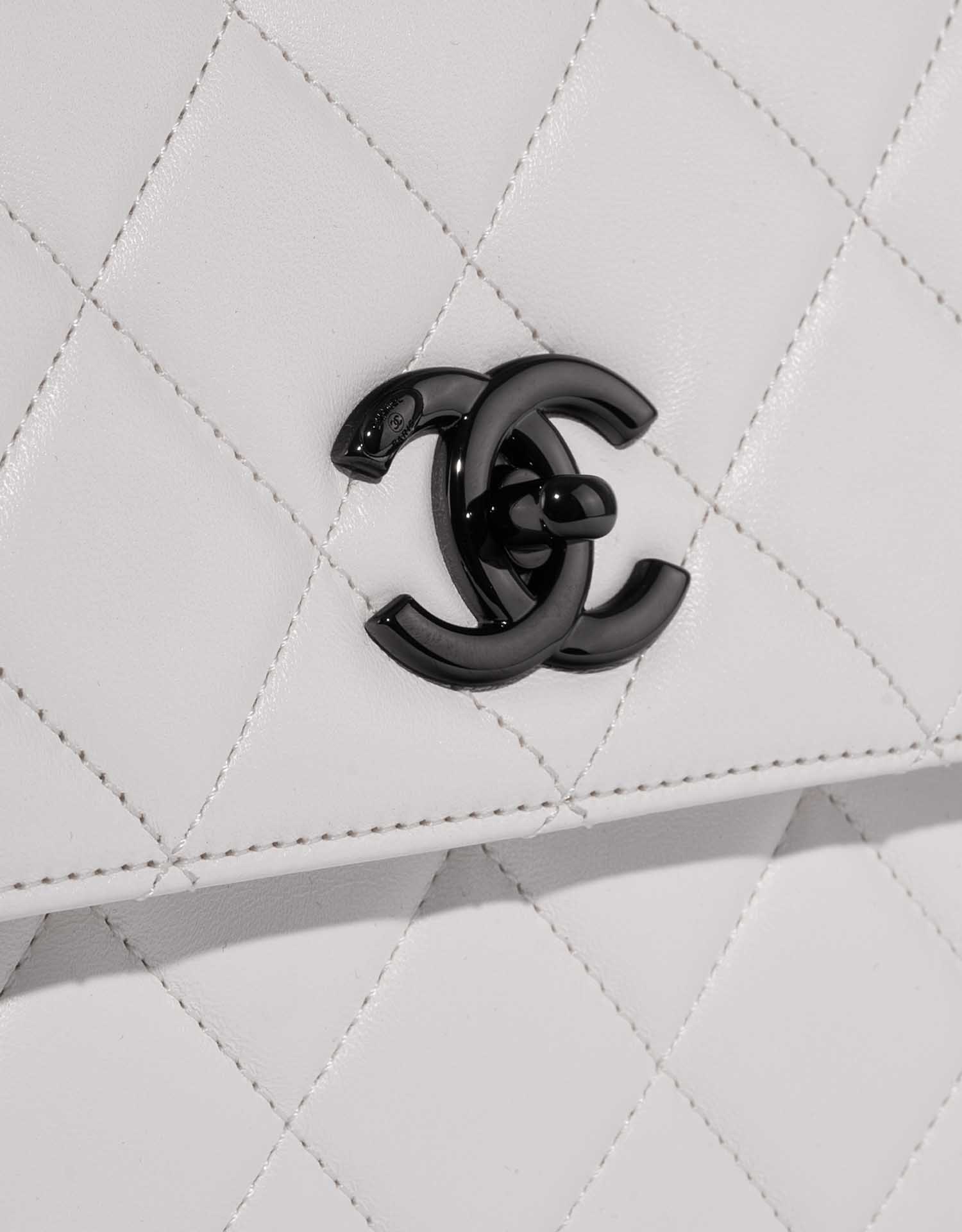 Chanel TimelessHandle Small White Closing System  | Sell your designer bag on Saclab.com