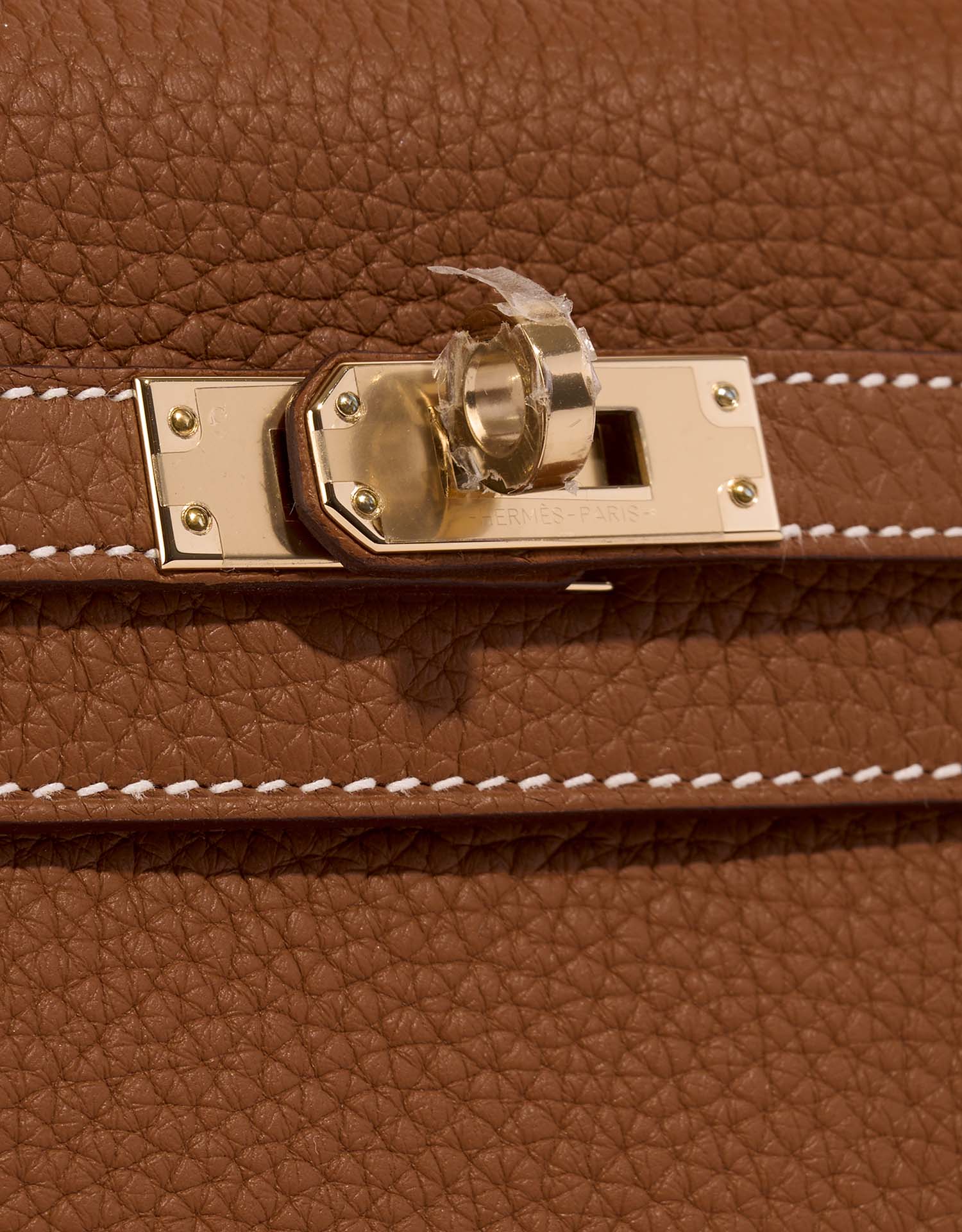 Hermès Kelly 25 Gold-GrisPerle Verschluss-System | Verkaufen Sie Ihre Designer-Tasche auf Saclab.com