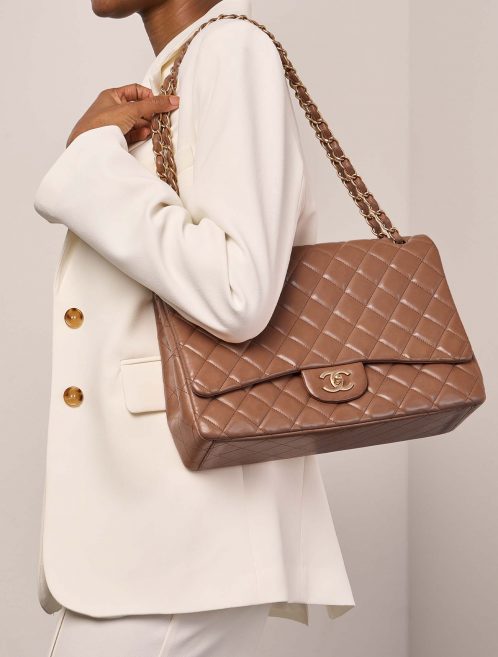 Chanel Timeless Maxi Cognac Sizes Worn | Sell your designer bag on Saclab.com