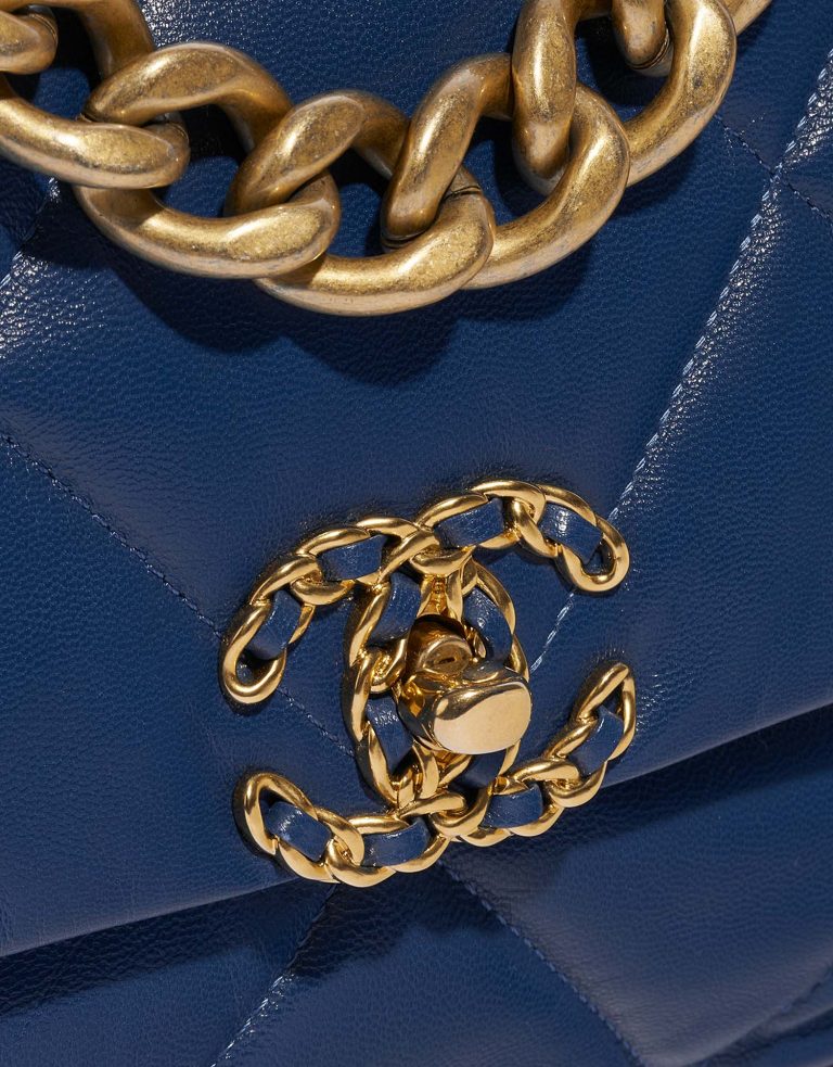 Chanel 19 Large Blue Closing System  | Sell your designer bag on Saclab.com