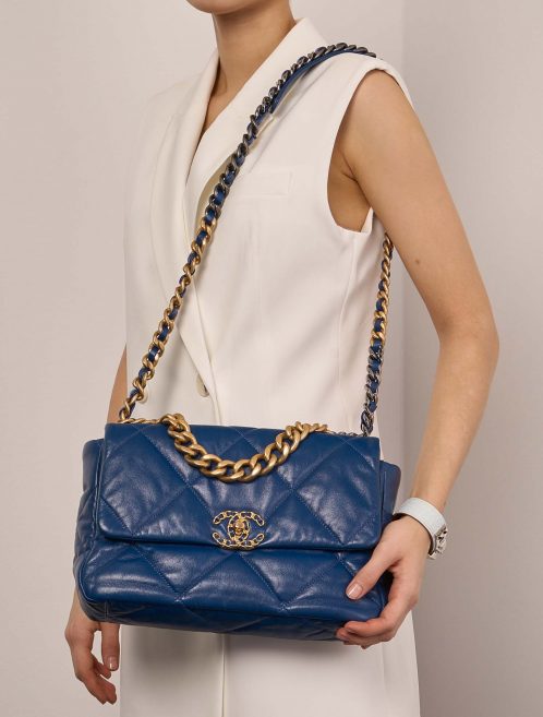Chanel 19 Large Blue Sizes Worn | Sell your designer bag on Saclab.com