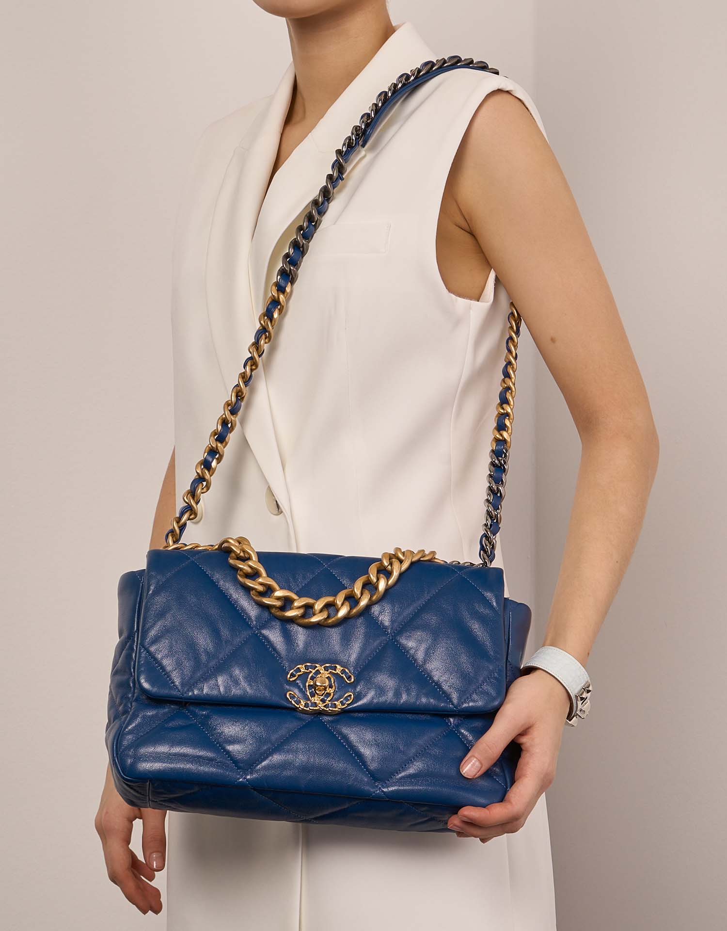 CHANEL Goatskin Quilted Large Chanel 19 Flap Navy Blue 1250677