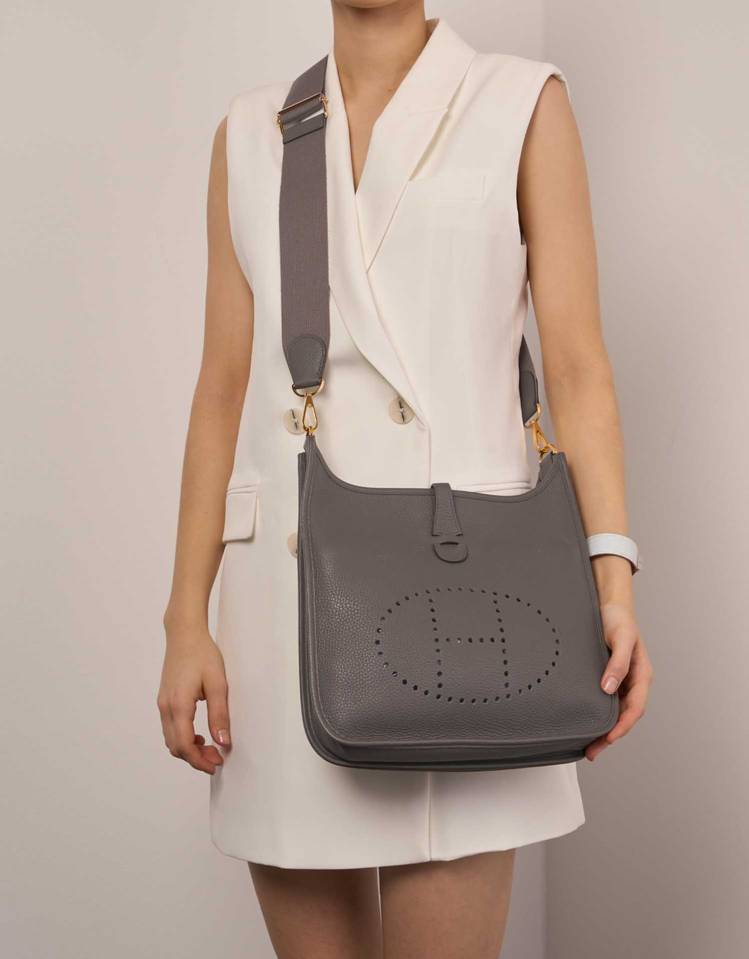 Hermès Evelyne 29 GrisEtain Sizes Worn | Sell your designer bag on Saclab.com