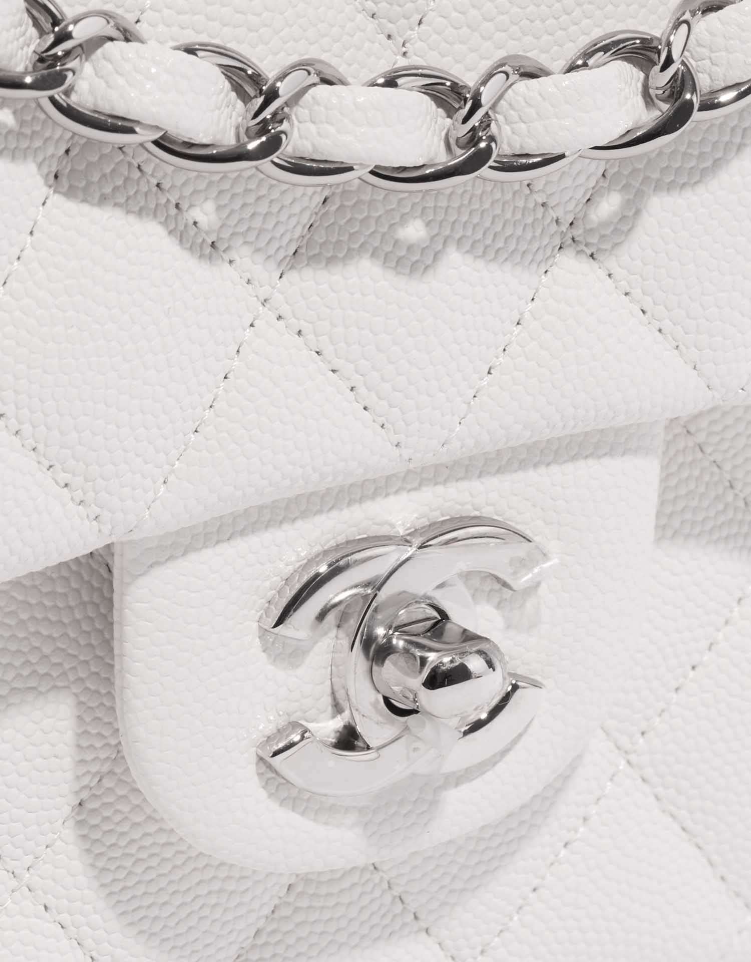 Chanel Timeless Medium Weiß Verschluss-System | Verkaufen Sie Ihre Designer-Tasche auf Saclab.com