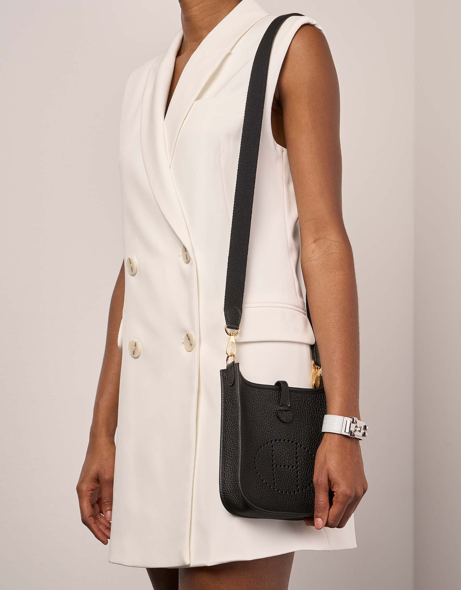 Hermès Evelyne 16 Black Sizes Worn | Sell your designer bag on Saclab.com