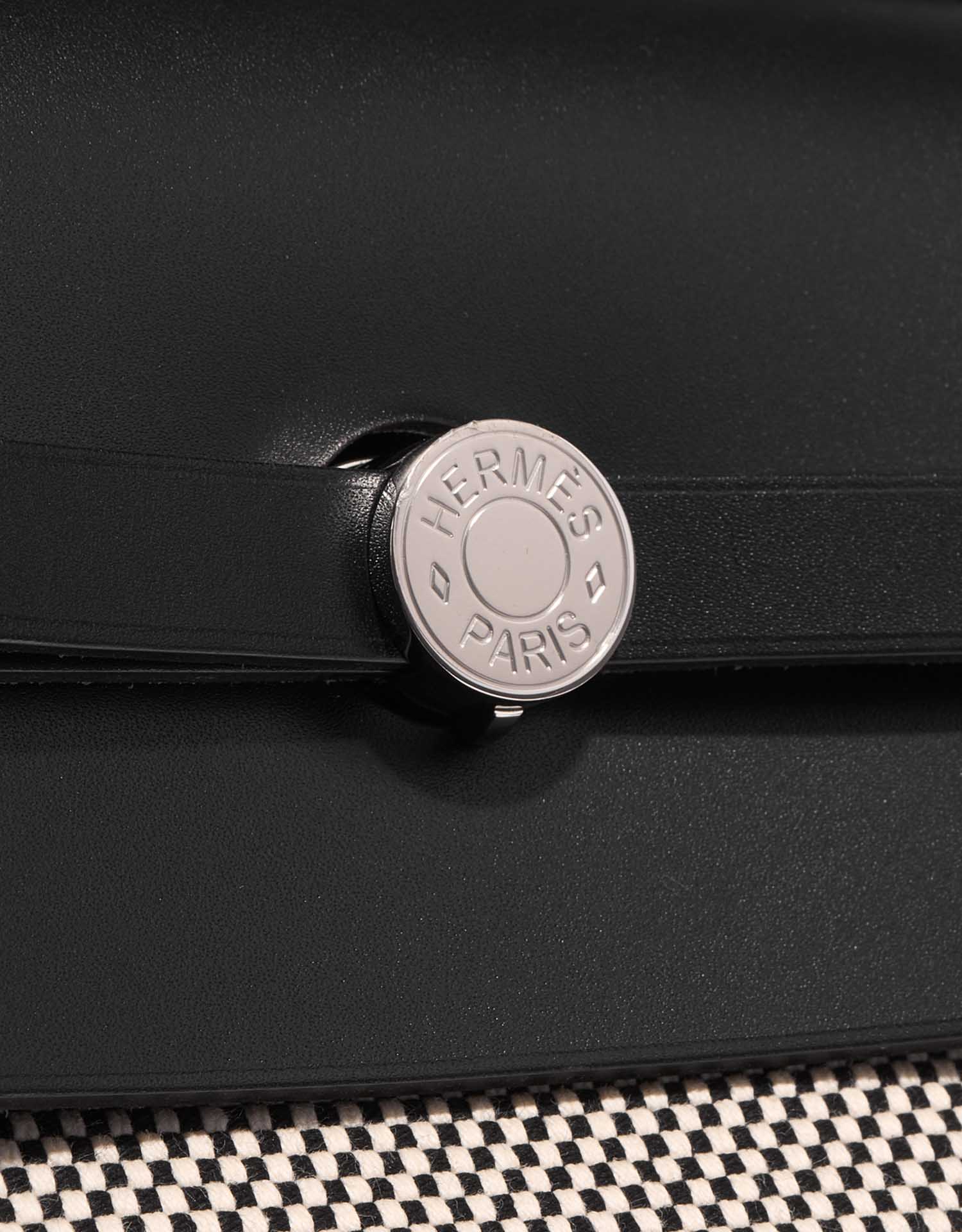Hermès Herbag 52 Schwarz-Ecru Verschluss-System | Verkaufen Sie Ihre Designer-Tasche auf Saclab.com