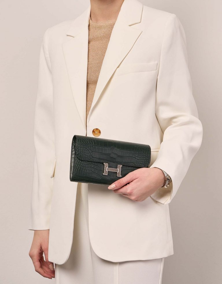 Hermès Constance LongWallet VertFonce-Ombre Sizes Worn | Sell your designer bag on Saclab.com