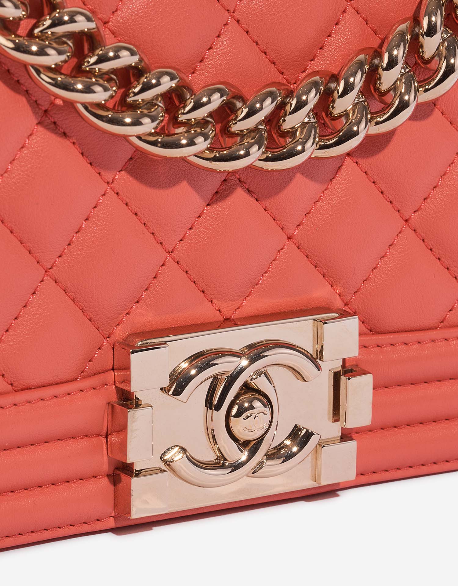 Chanel Boy Small Salmon Closing System  | Sell your designer bag on Saclab.com