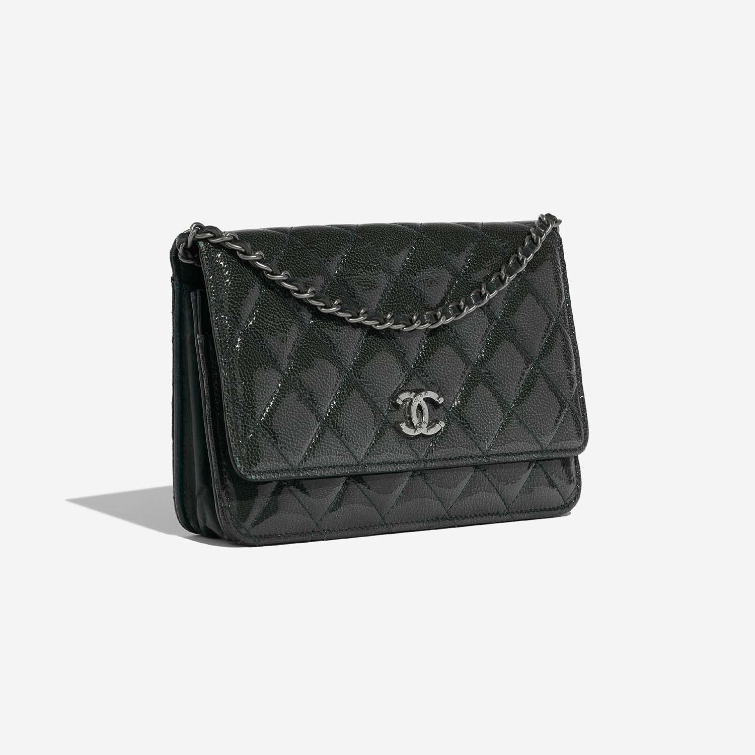 Chanel Timeless WOC Emerald Side Front  | Sell your designer bag on Saclab.com