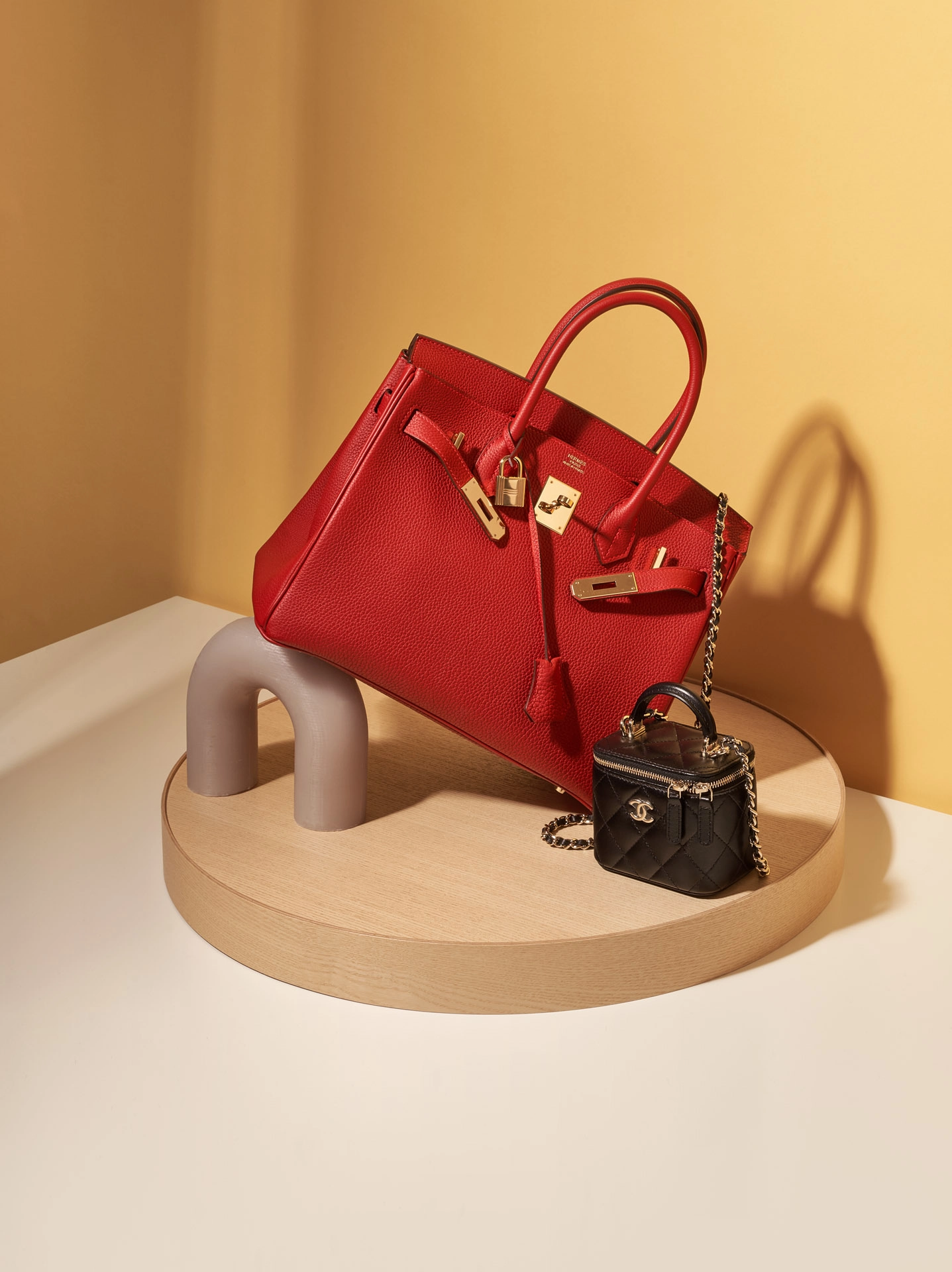 Diese zeitlose Tasche von Louis Vuitton bekommt sechs kunstvolle