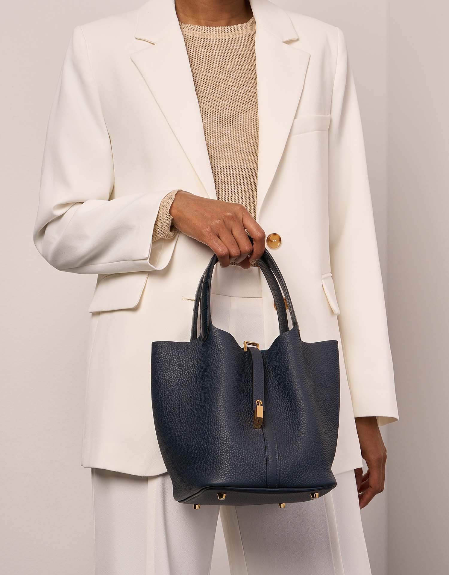 Hermès Picotin 22 BlueNuit-Marine Sizes Worn | Sell your designer bag on Saclab.com