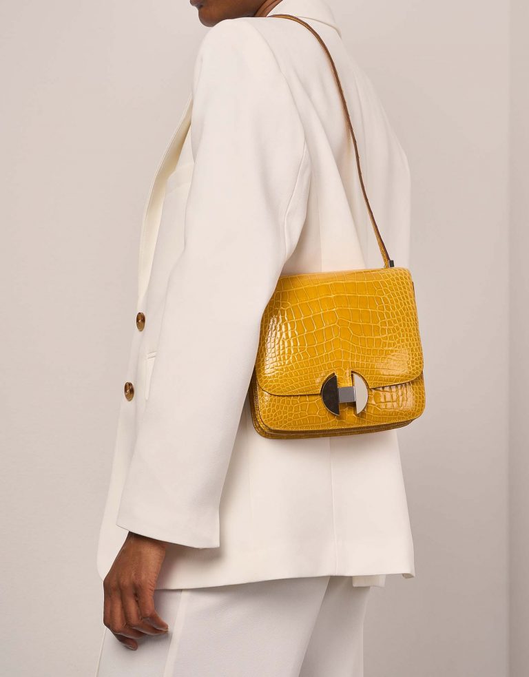Pre-owned Hermès bag 2002 Alligator Jaune Ambre Yellow Front | Sell your designer bag on Saclab.com