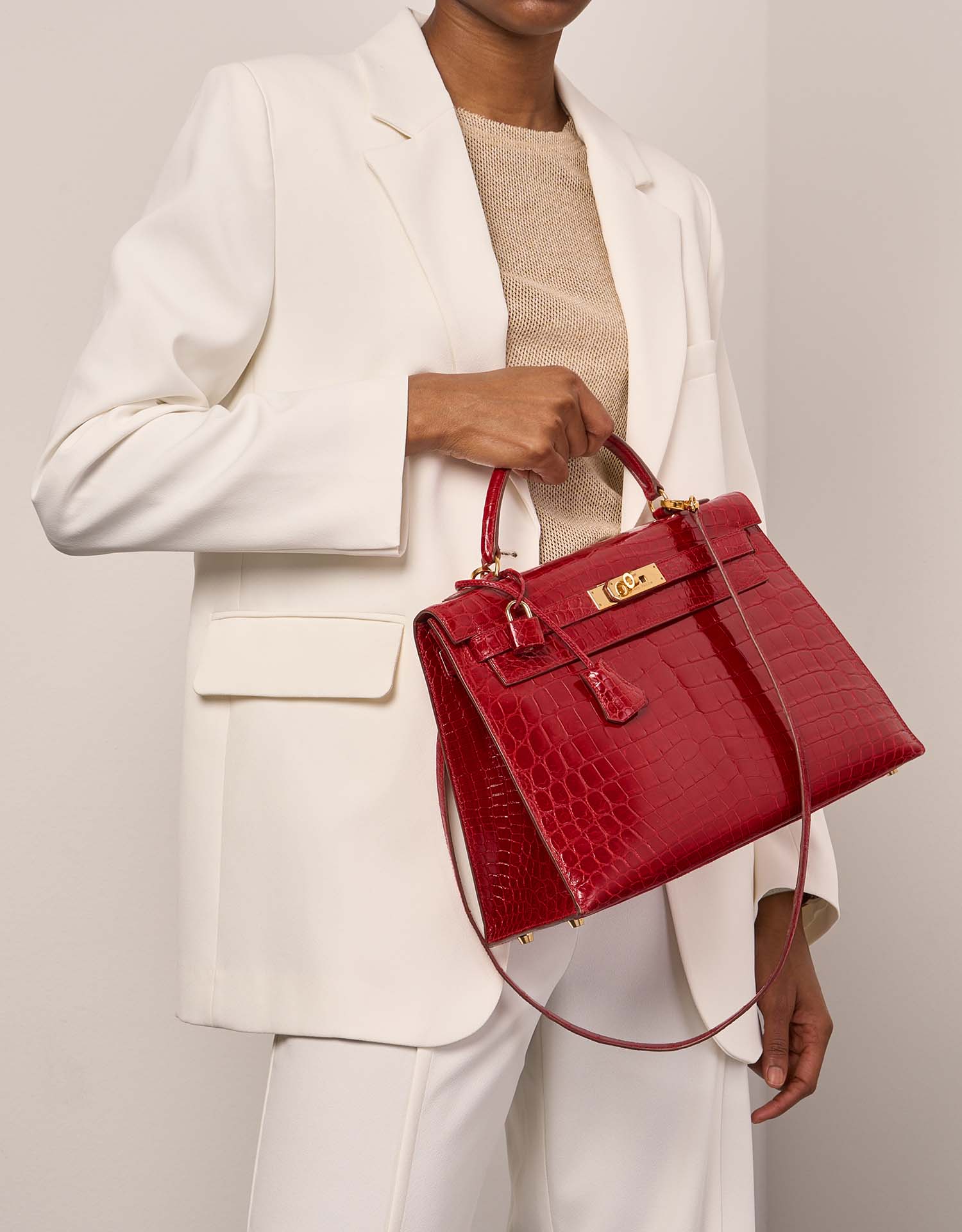 Hermès Kelly 32 Braise Sizes Worn 1 | Sell your designer bag on Saclab.com