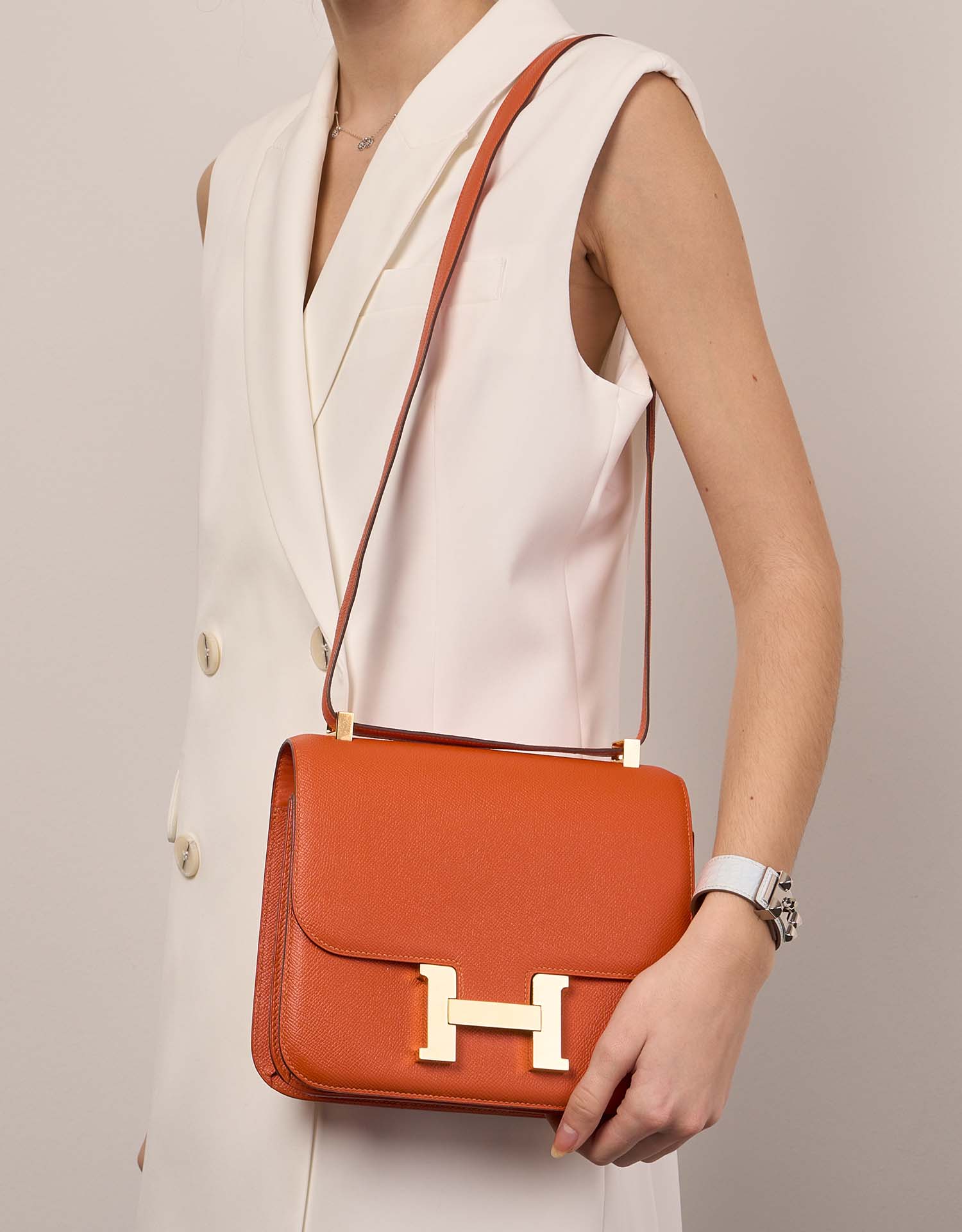 Hermès Constance 24 Feu Sizes Worn | Sell your designer bag on Saclab.com