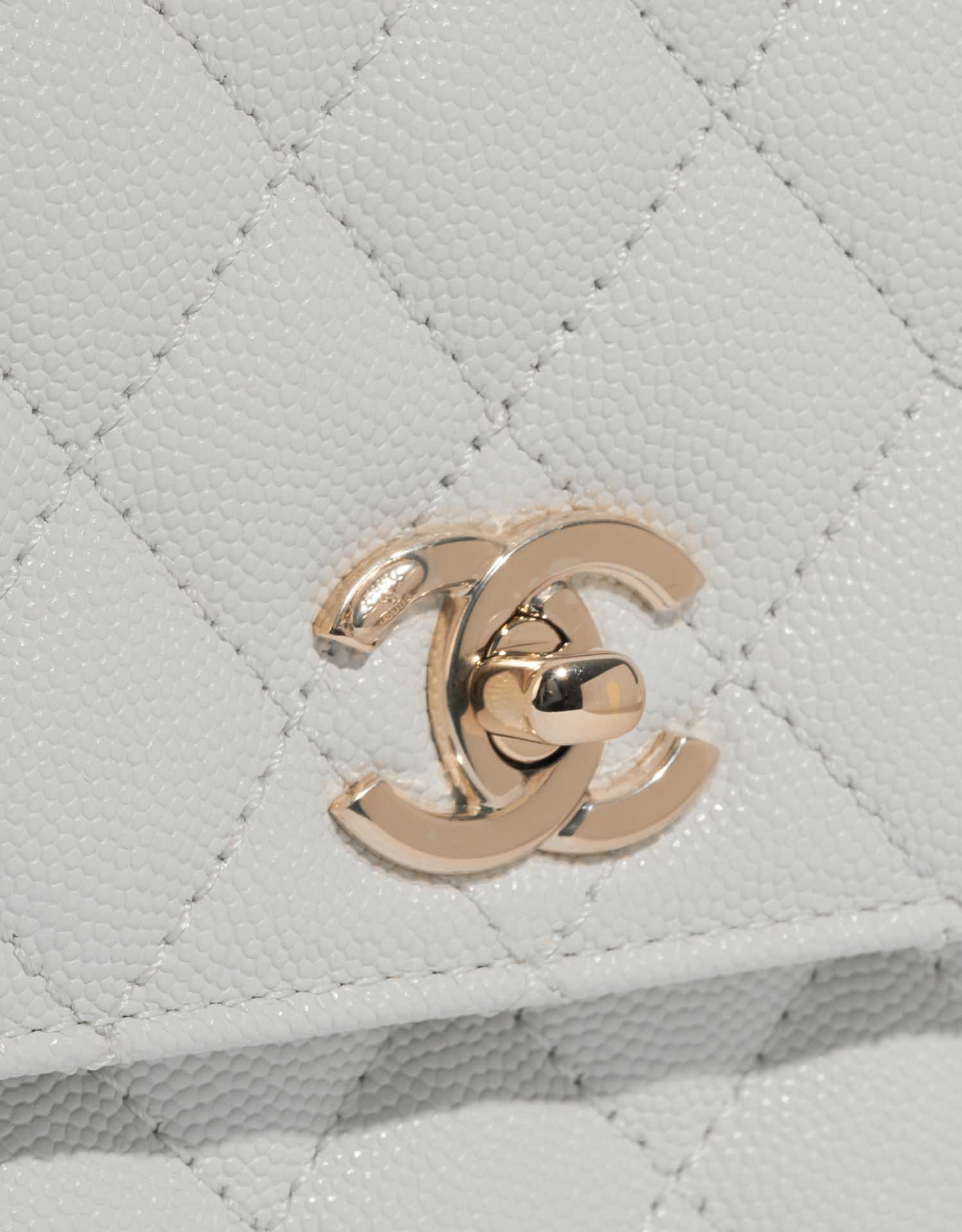 Chanel TimelessHandle Small White Closing System | Vendez votre sac de créateur sur Saclab.com