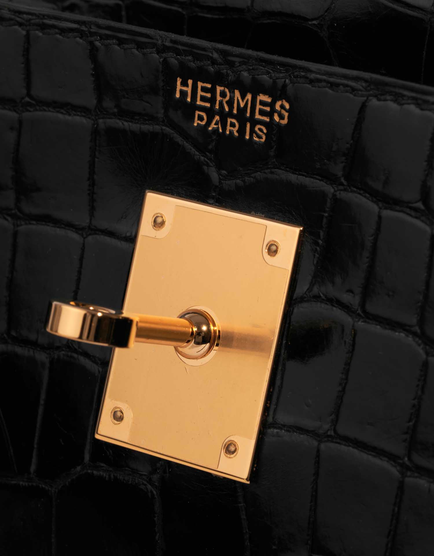 Hermès Kelly 32 Black Logo  | Sell your designer bag on Saclab.com