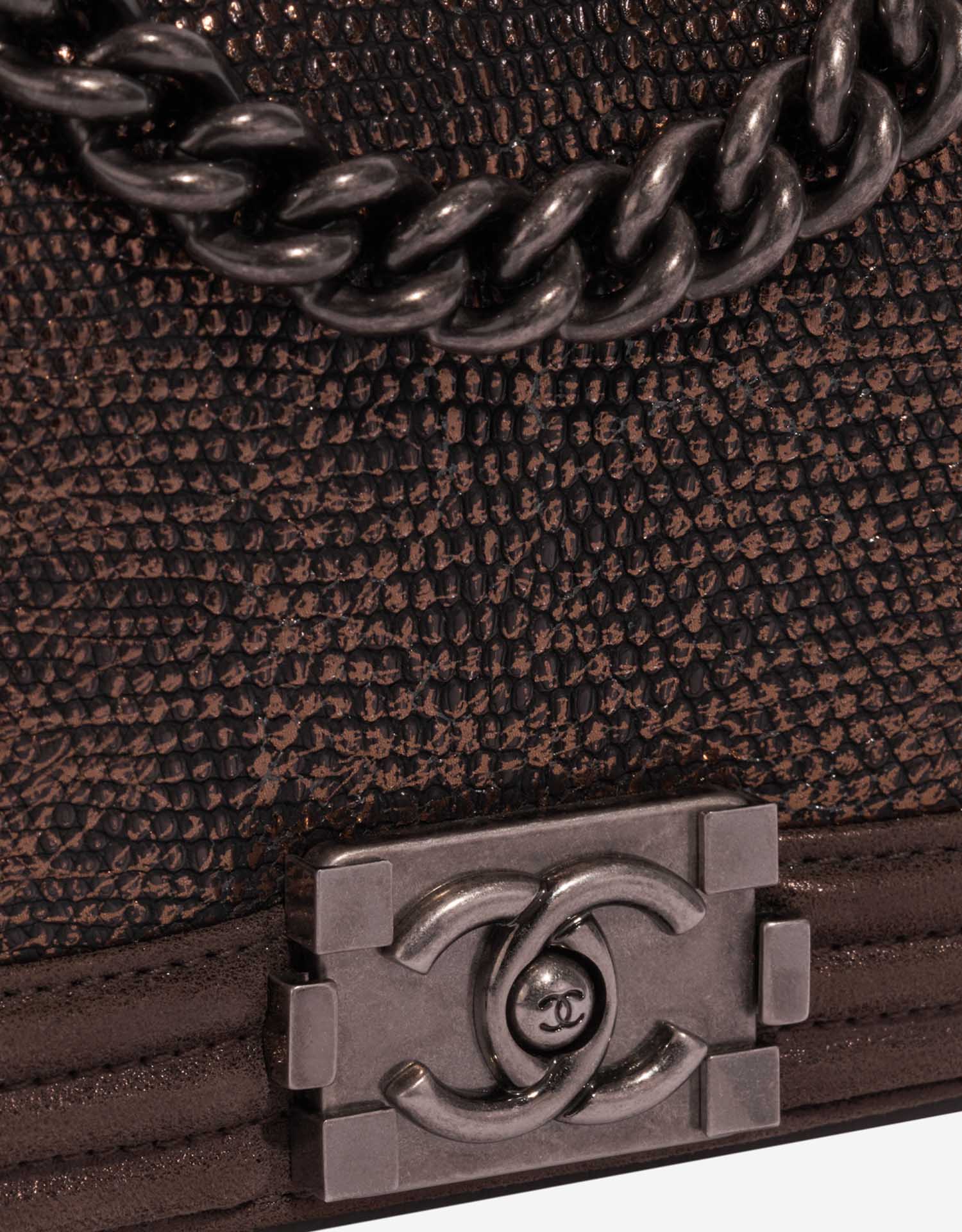 Chanel Boy Micro Braun-Gold Verschluss-System | Verkaufen Sie Ihre Designer-Tasche auf Saclab.com