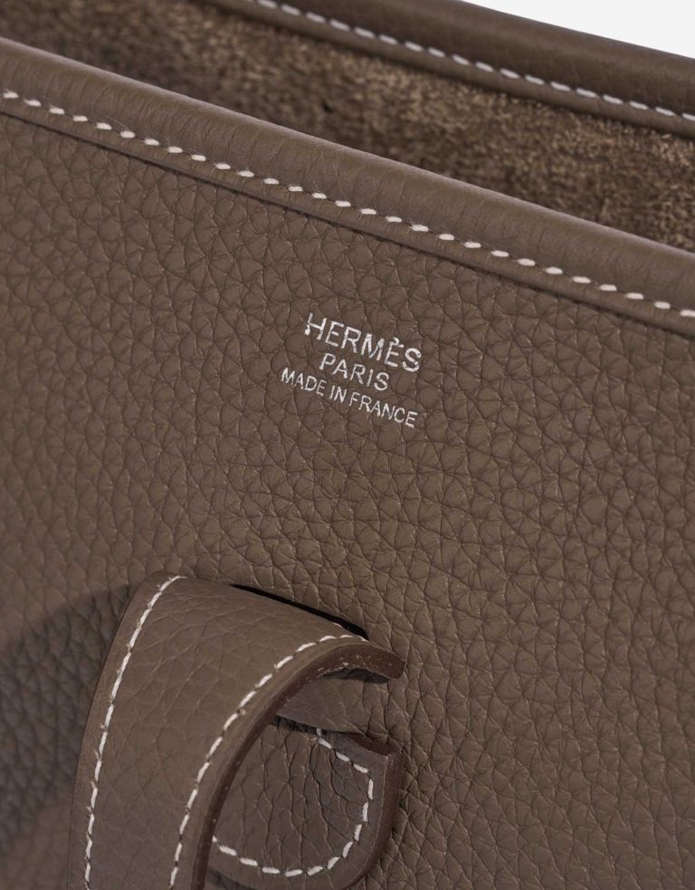 Hermès Evelyne 29 Etoupe Logo | Verkaufen Sie Ihre Designertasche auf Saclab.com