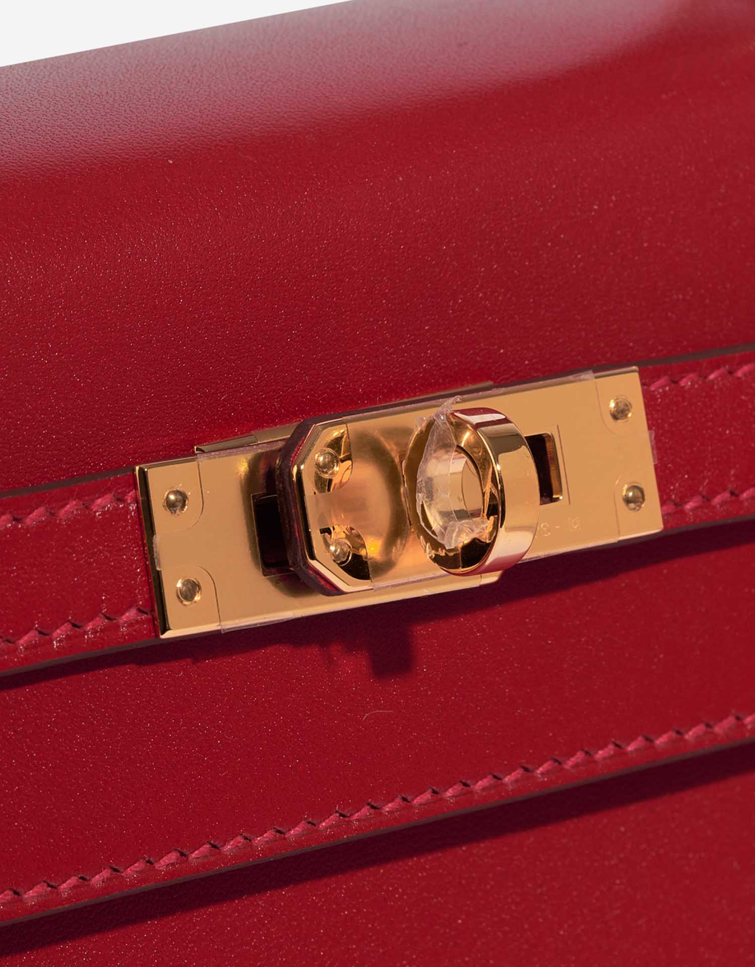 Hermès Kelly 25 RougeVif Verschluss-System | Verkaufen Sie Ihre Designer-Tasche auf Saclab.com