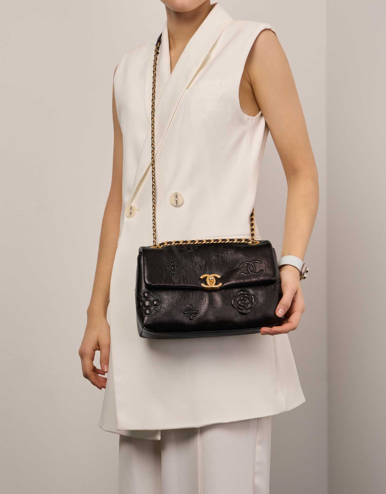 Chanel Timeless Medium Black Sizes Worn | Sell your designer bag on Saclab.com