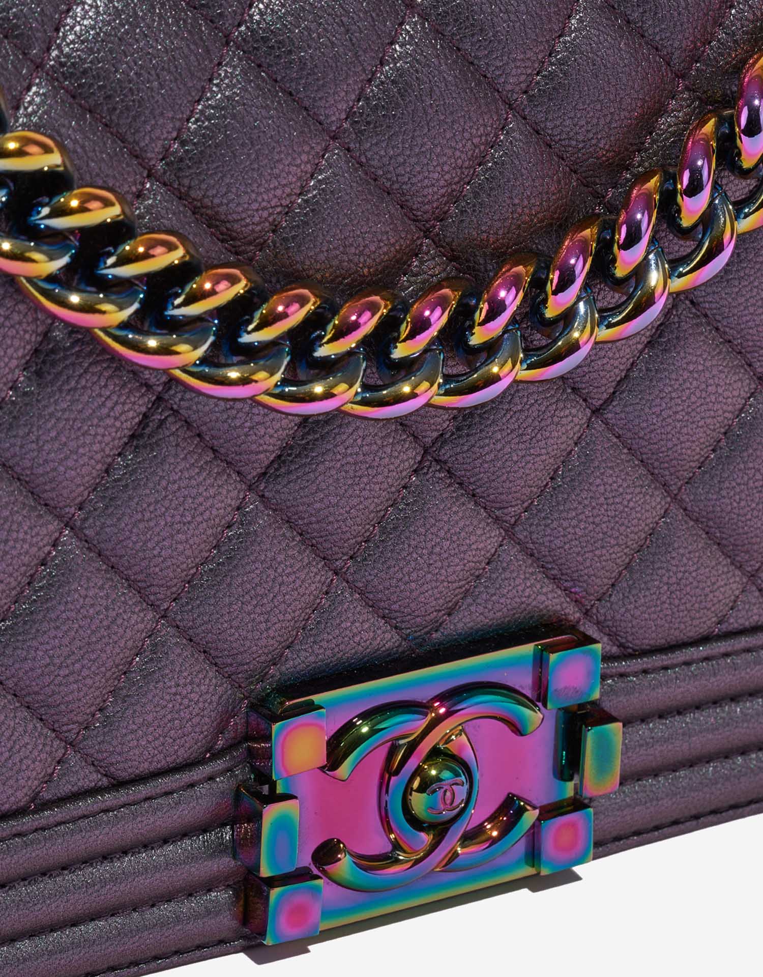 Chanel Boy OldMedium Purple-Greyish Closing System  | Sell your designer bag on Saclab.com