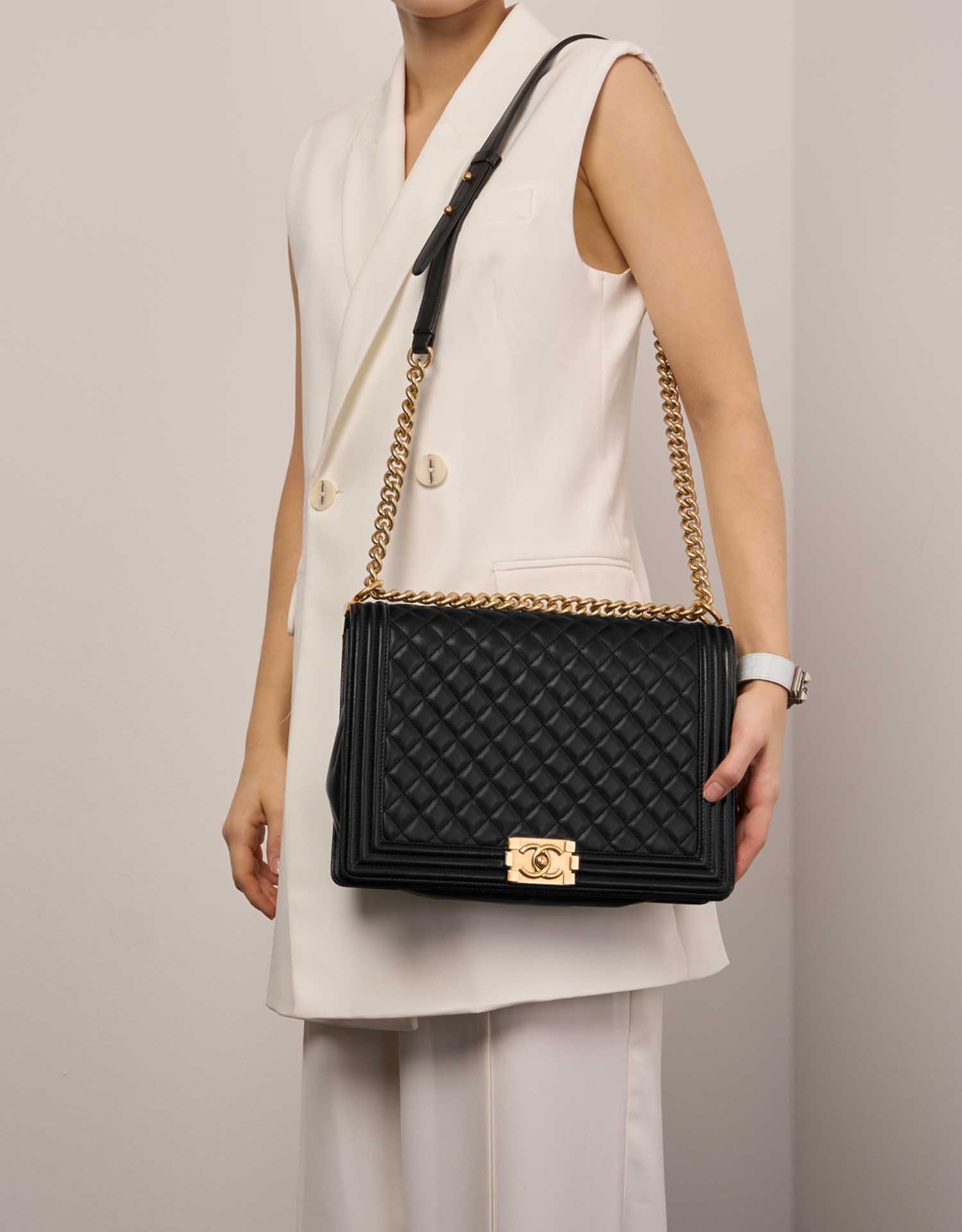 Chanel Boy Large Black Sizes Worn | Sell your designer bag on Saclab.com
