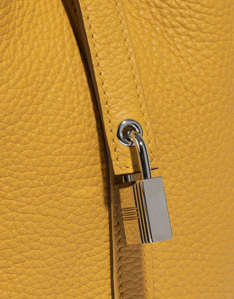 Hermès Picotin 18 JauneAmbre-Celeste Système de fermeture | Vendez votre sac de créateur sur Saclab.com