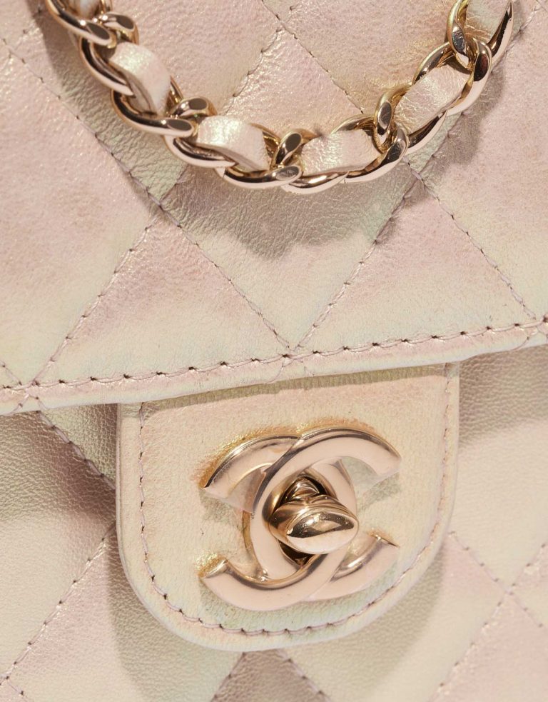 Chanel Timeless PhoneHolder MetallicPearlWhite Système de fermeture | Vendez votre sac de créateur sur Saclab.com