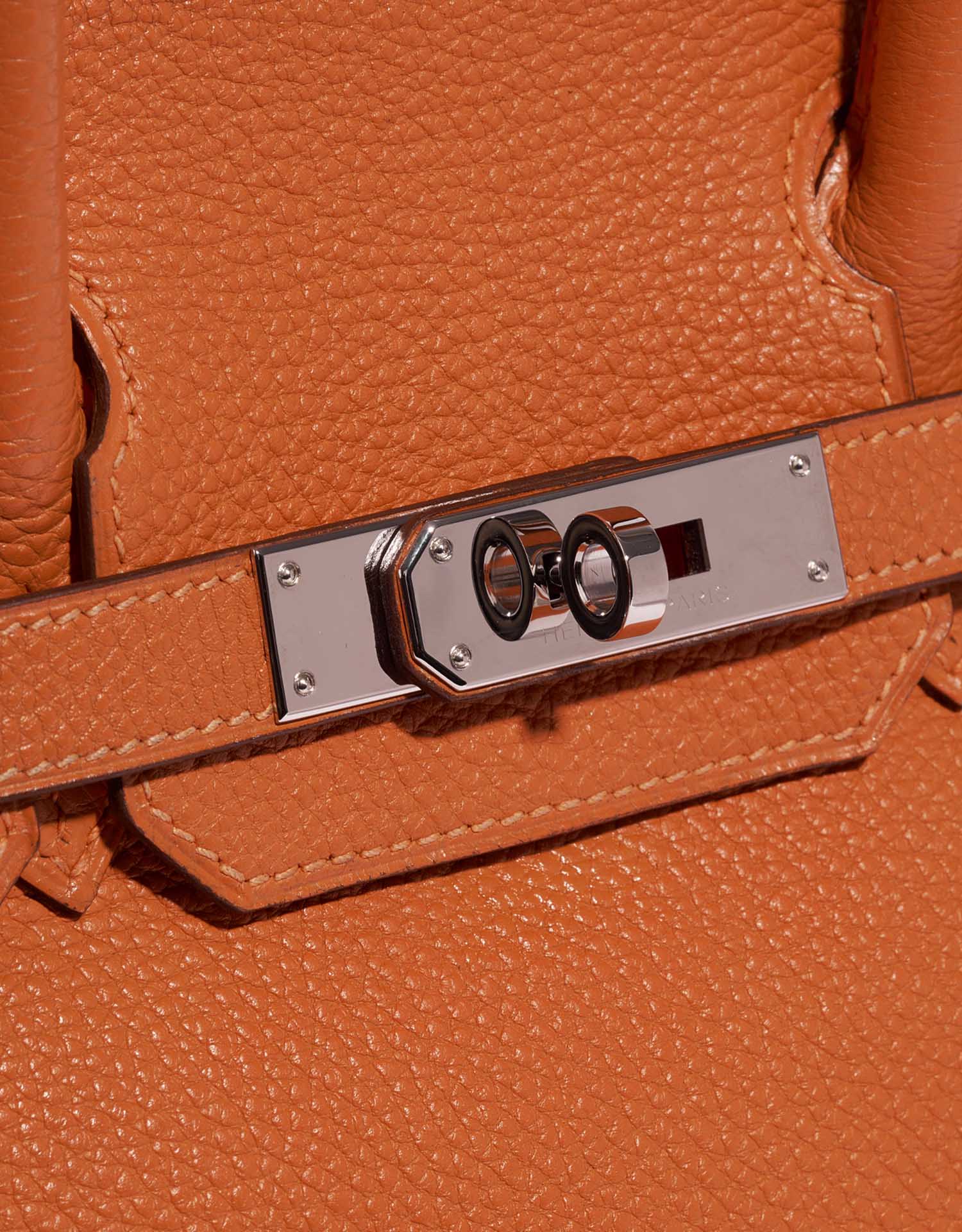 Hermès Birkin 30 Orange Closing System  | Sell your designer bag on Saclab.com