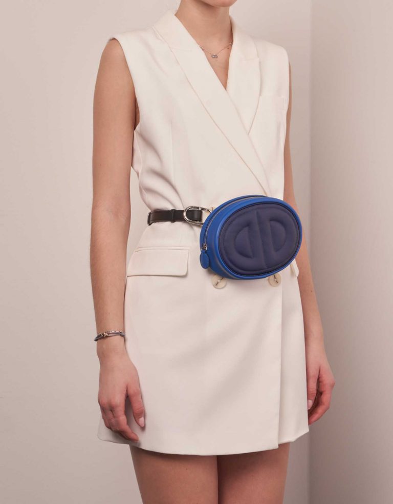 Hermès In-The-Loop BlueSaphir-BleuFrance-Black Front  | Sell your designer bag on Saclab.com